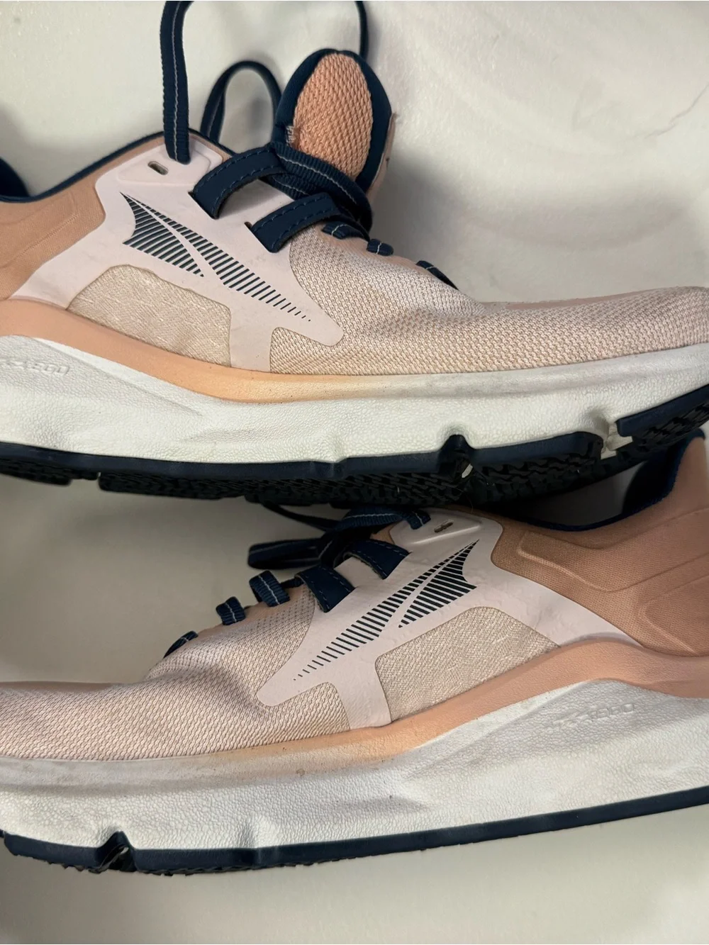 Altra Women's Provision Peach and Navy Running Shoes size 6
